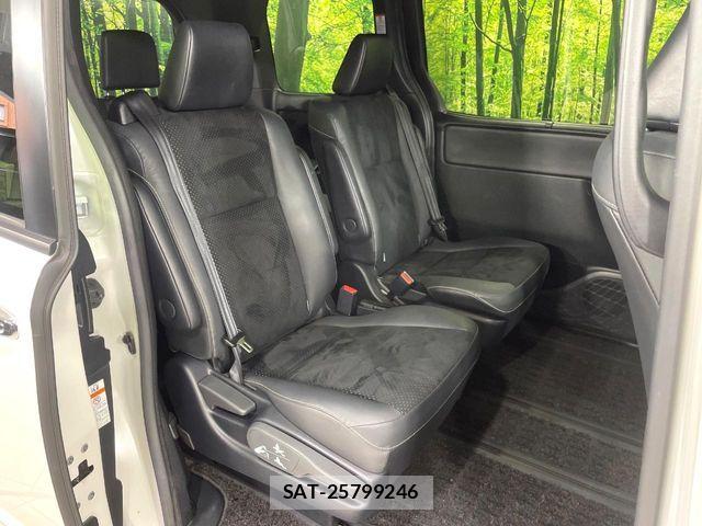 Toyota VOXY 2021-06 8210913-8