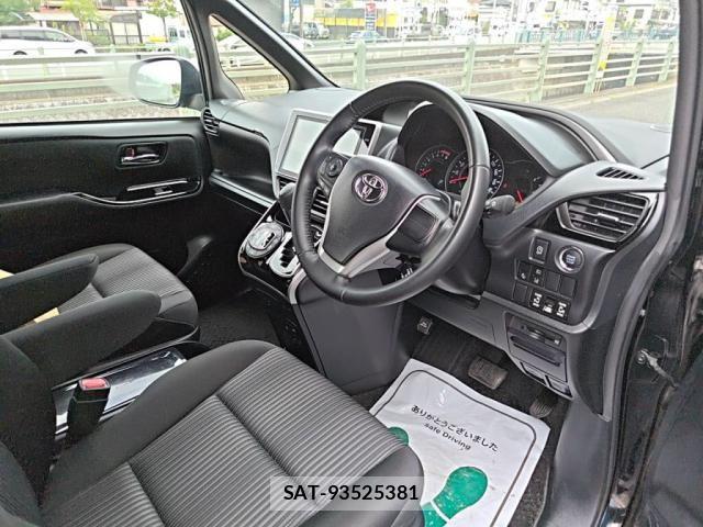 Toyota VOXY 2020-09 8210920-12