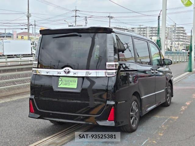 Toyota VOXY 2020-09 8210920-1