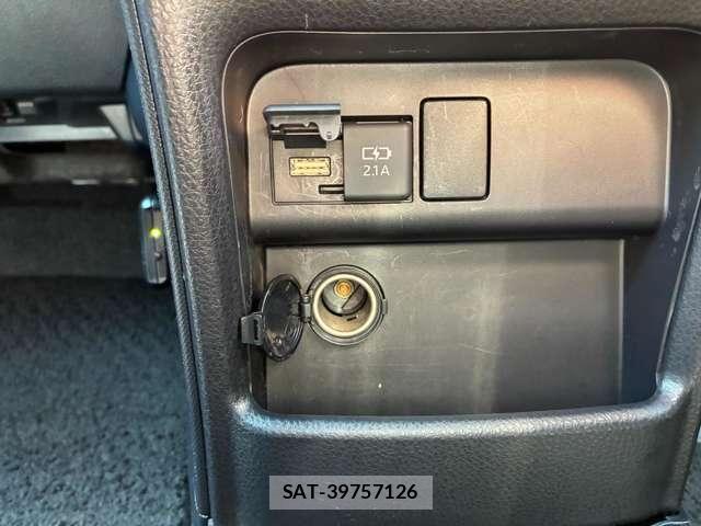 Toyota VOXY 2020-10 8210919-12