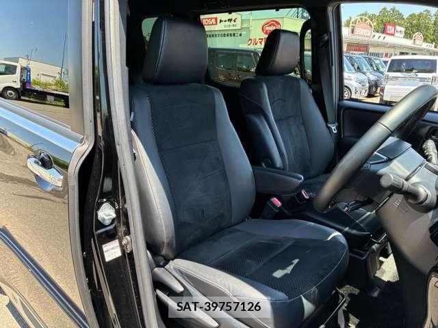 Toyota VOXY 2020-10 8210919-29