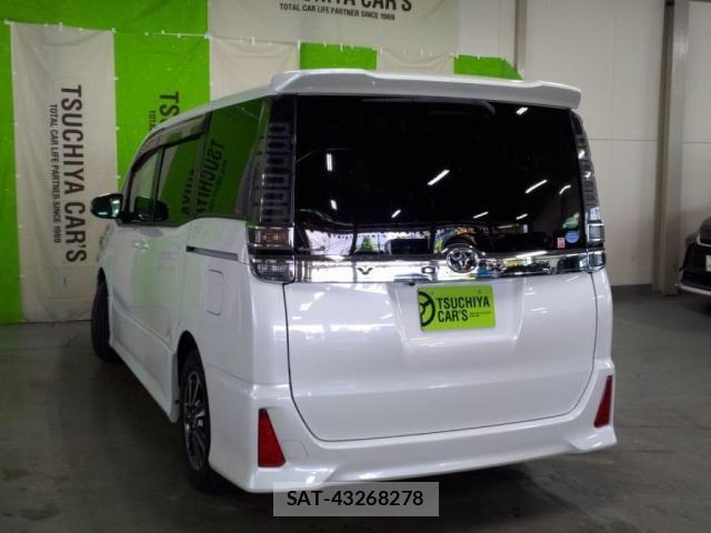 Toyota VOXY 2017-09 8210927-11