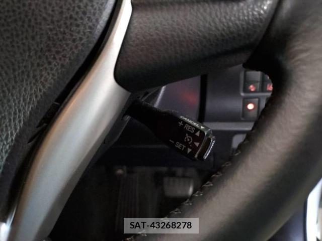 Toyota VOXY 2017-09 8210927-12