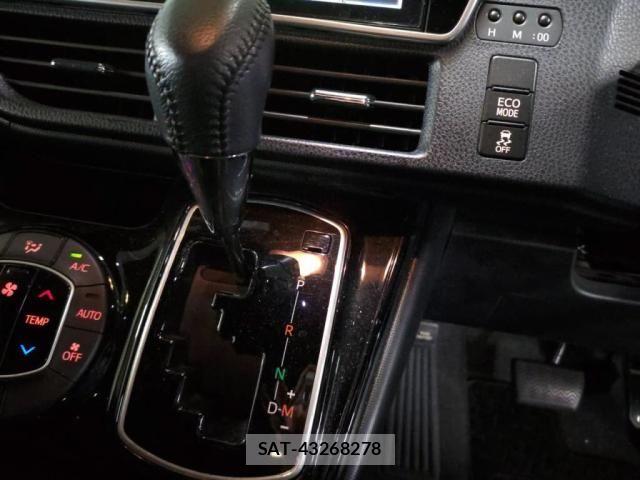 Toyota VOXY 2017-09 8210927-15