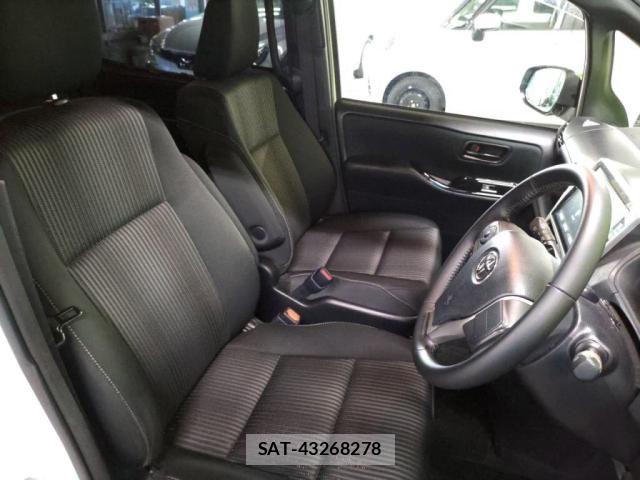 Toyota VOXY 2017-09 8210927-20