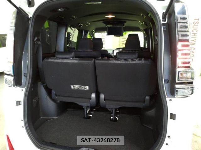 Toyota VOXY 2017-09 8210927-24