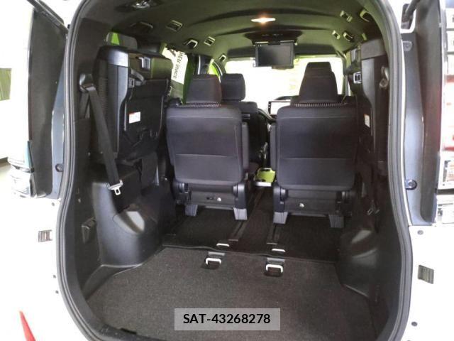 Toyota VOXY 2017-09 8210927-26