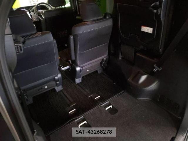 Toyota VOXY 2017-09 8210927-27