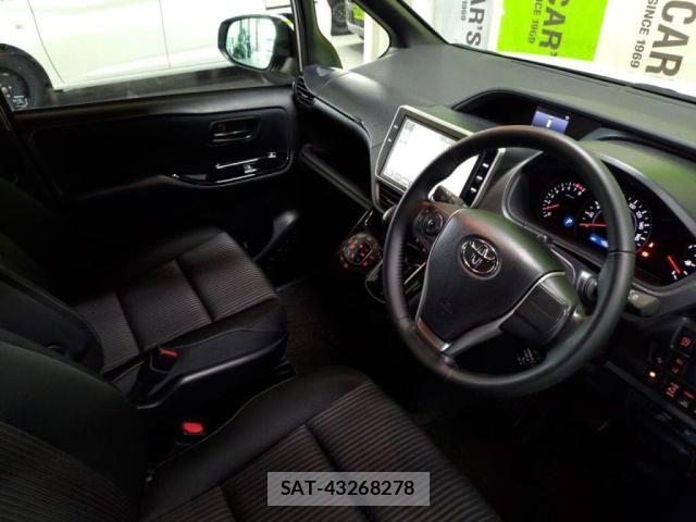 Toyota VOXY 2017-09 8210927-2