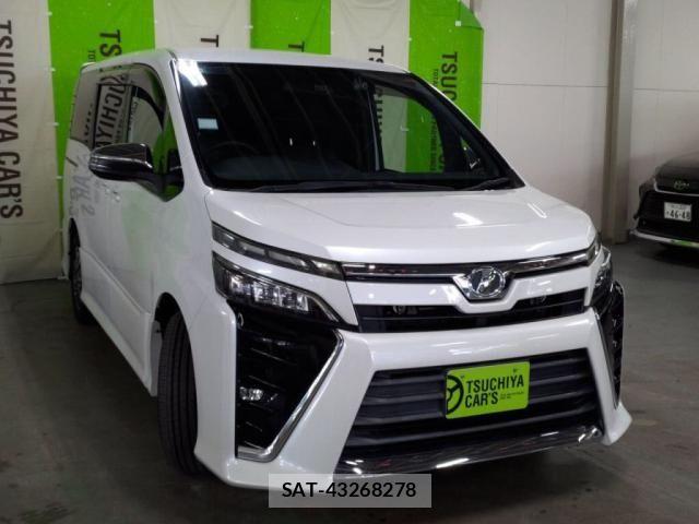 Toyota VOXY 2017-09 8210927-8