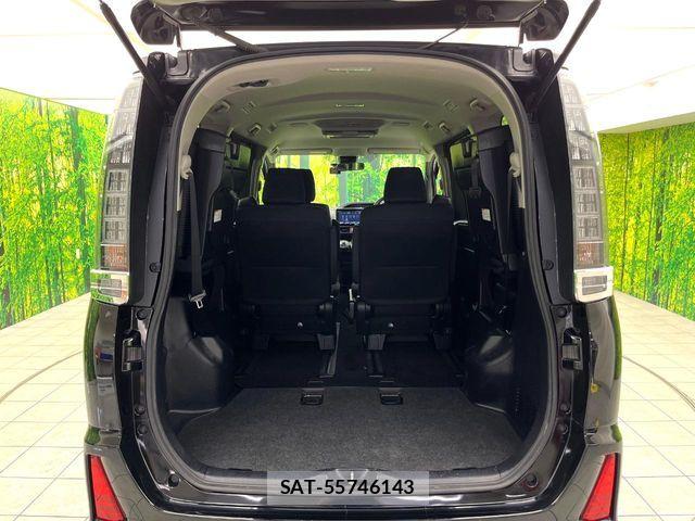 Toyota VOXY 2017-01 8210938-10