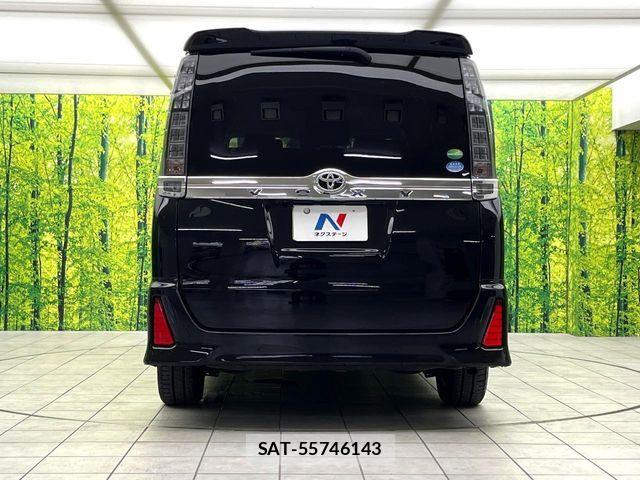 Toyota VOXY 2017-01 8210938-15