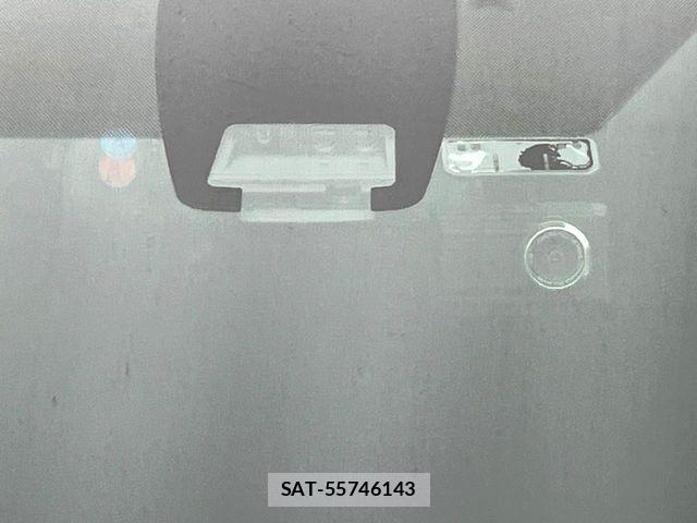 Toyota VOXY 2017-01 8210938-6