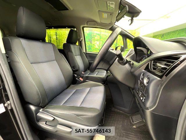 Toyota VOXY 2017-01 8210938-7