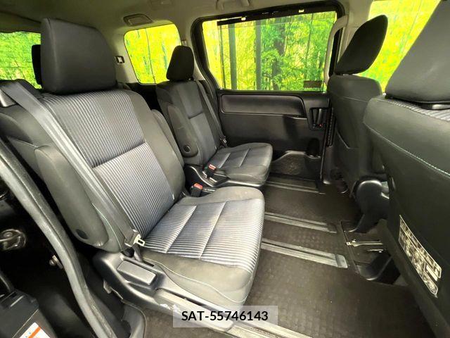 Toyota VOXY 2017-01 8210938-8