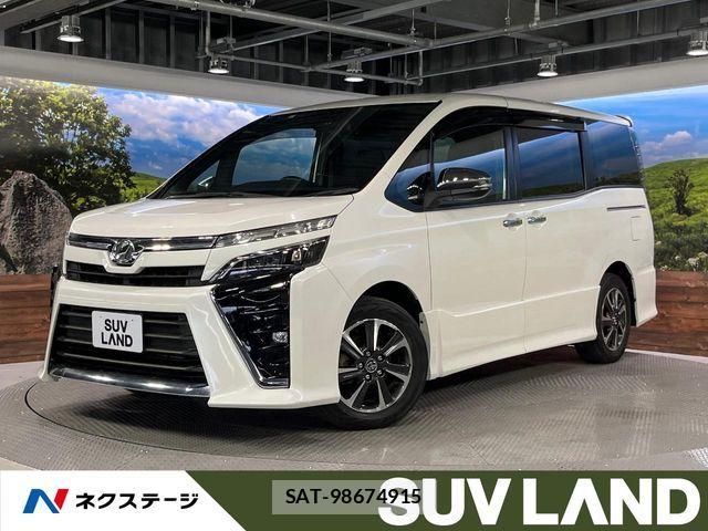 Toyota VOXY 2017-12 8210934-0