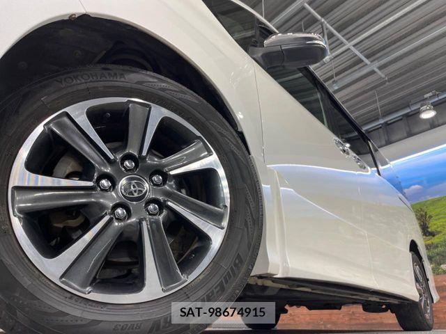 Toyota VOXY 2017-12 8210934-14