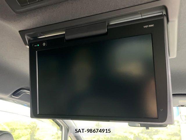 Toyota VOXY 2017-12 8210934-3