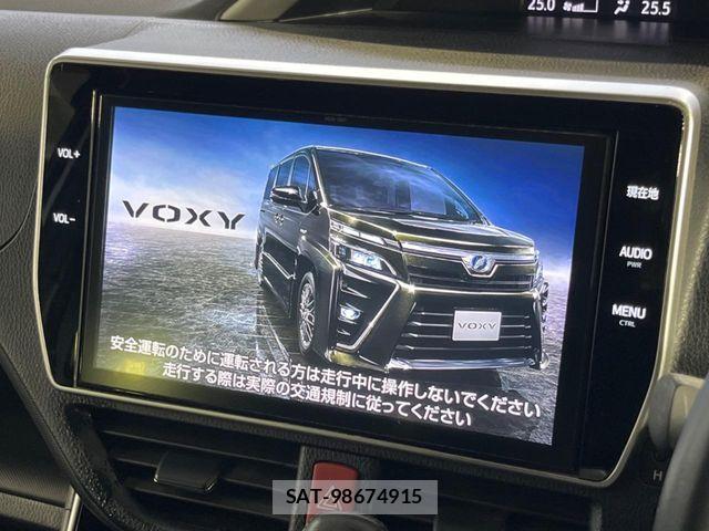 Toyota VOXY 2017-12 8210934-4
