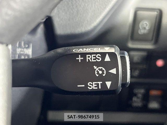 Toyota VOXY 2017-12 8210934-7