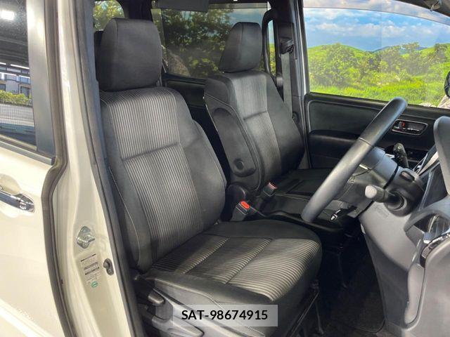 Toyota VOXY 2017-12 8210934-8