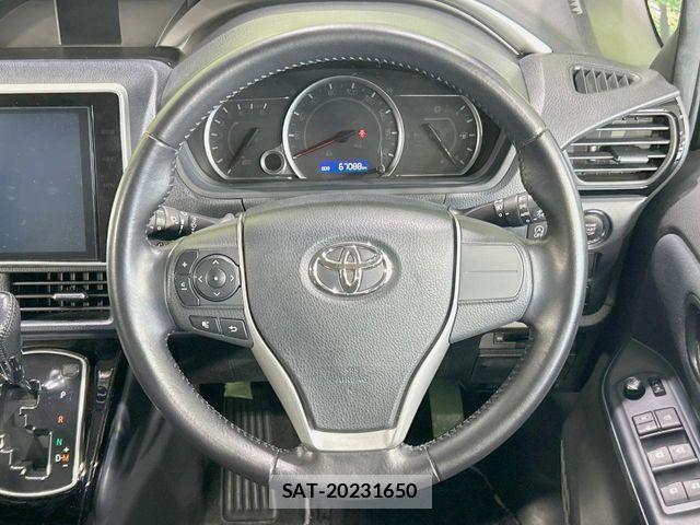 Toyota VOXY 2016-08 8210941-10