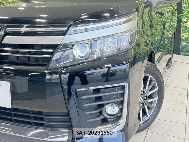 Toyota VOXY 2016-08 8210941-11