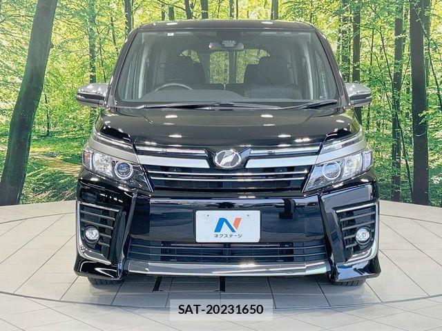 Toyota VOXY 2016-08 8210941-13