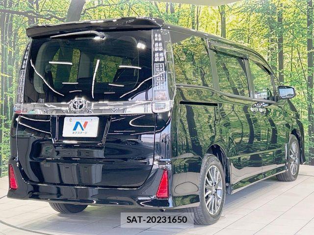 Toyota VOXY 2016-08 8210941-16