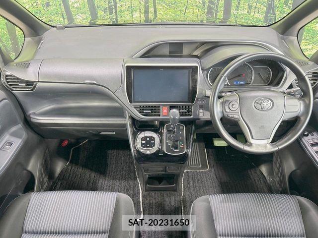 Toyota VOXY 2016-08 8210941-1