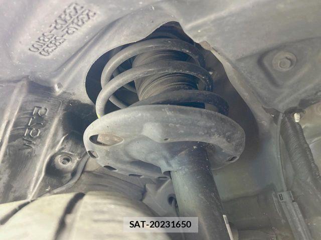 Toyota VOXY 2016-08 8210941-19