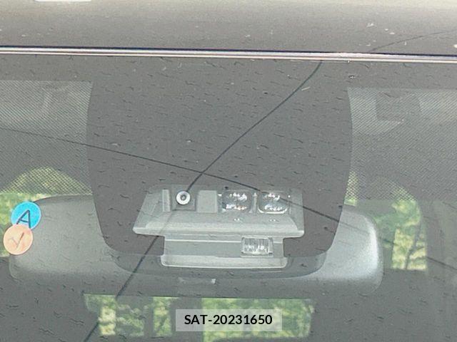 Toyota VOXY 2016-08 8210941-3