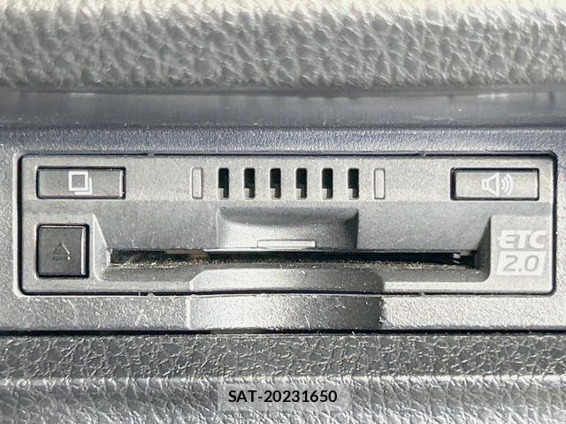 Toyota VOXY 2016-08 8210941-5