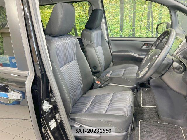 Toyota VOXY 2016-08 8210941-6