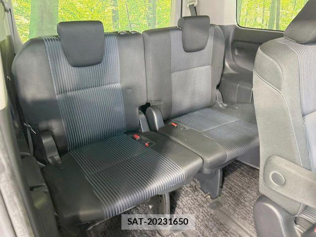 Toyota VOXY 2016-08 8210941-8
