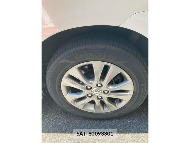 Toyota VOXY 2011-06 8210956-8