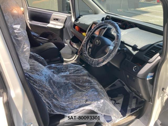 Toyota VOXY 2011-06 8210956-10