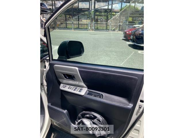 Toyota VOXY 2011-06 8210956-16