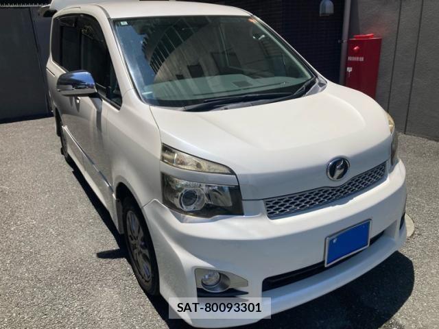 Toyota VOXY 2011-06 8210956-0