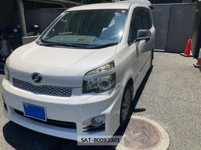 Toyota VOXY 2011-06 8210956-1