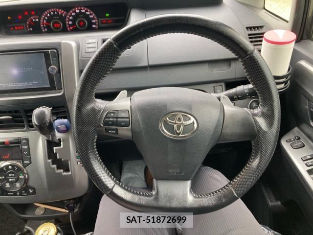 Toyota VOXY 2012-11 8210960-15