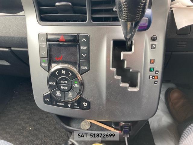 Toyota VOXY 2012-11 8210960-18