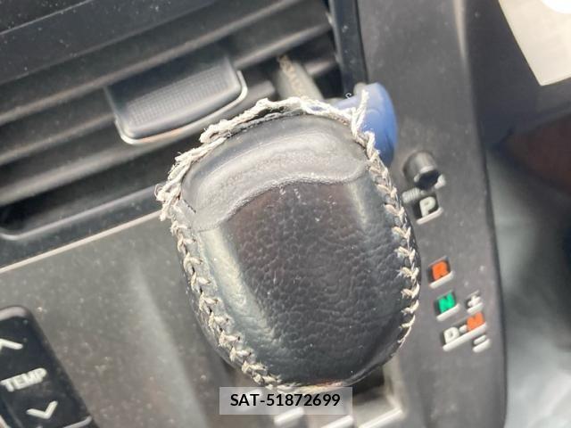 Toyota VOXY 2012-11 8210960-19