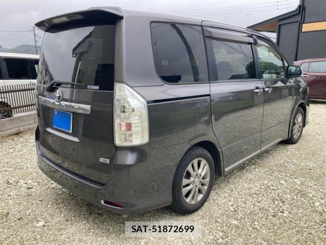 Toyota VOXY 2012-11 8210960-2