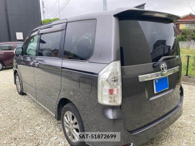 Toyota VOXY 2012-11 8210960-3