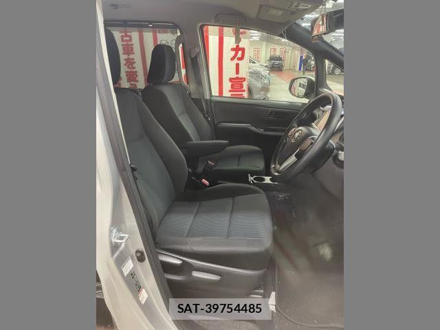 Toyota VOXY 2014-03 8210951-1