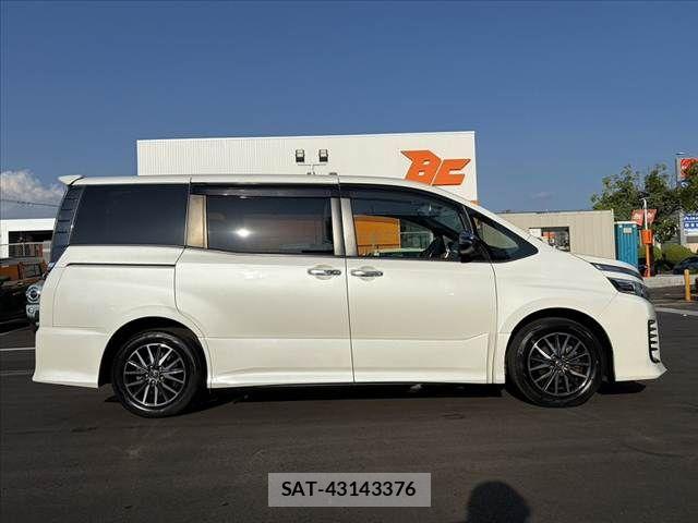 Toyota VOXY 2015-04 8210949-10