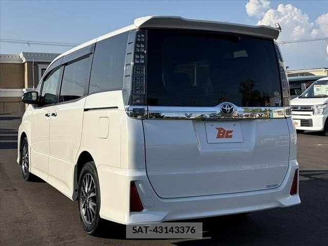 Toyota VOXY 2015-04 8210949-12