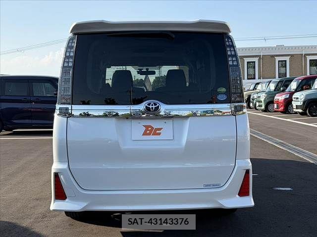 Toyota VOXY 2015-04 8210949-13