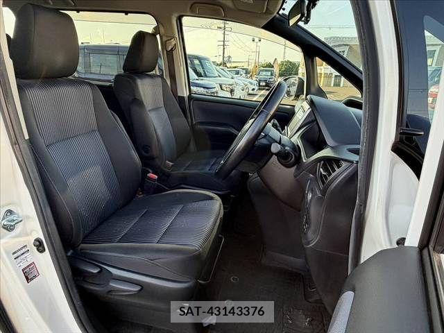 Toyota VOXY 2015-04 8210949-15